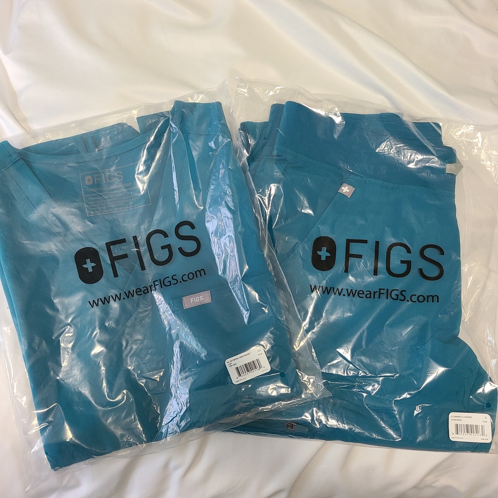 ⛔️SOLD⛔️ FIGS Pacific Blue Scrub Set